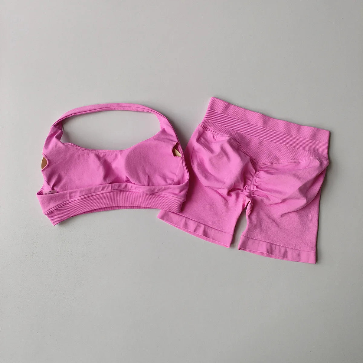 Conjunto de Yoga Feminino com Top Halter e Shorts de Cintura Alta, Ajuste Justo e Versátil para Fitness e Esportes
