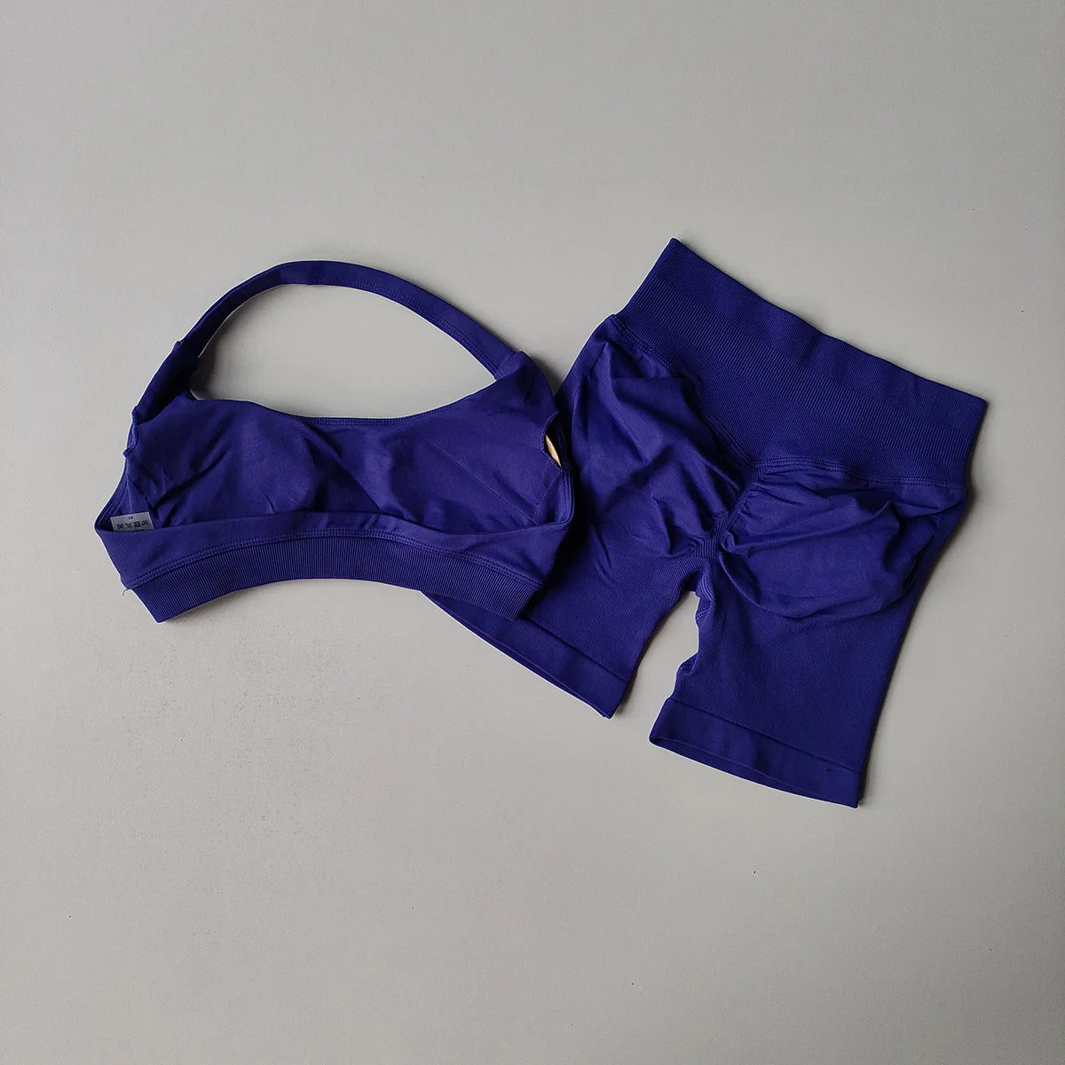 Conjunto de Yoga Feminino com Top Halter e Shorts de Cintura Alta, Ajuste Justo e Versátil para Fitness e Esportes