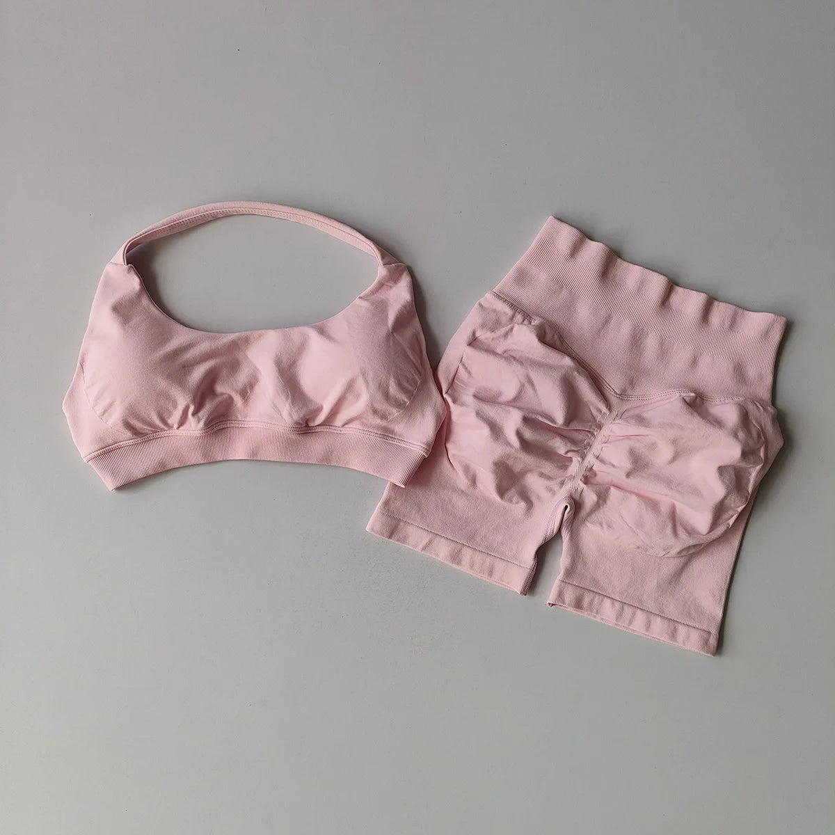 Conjunto de Yoga Feminino com Top Halter e Shorts de Cintura Alta, Ajuste Justo e Versátil para Fitness e Esportes