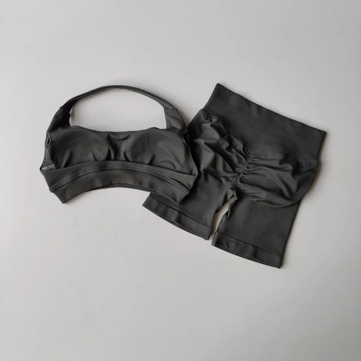 Conjunto de Yoga Feminino com Top Halter e Shorts de Cintura Alta, Ajuste Justo e Versátil para Fitness e Esportes