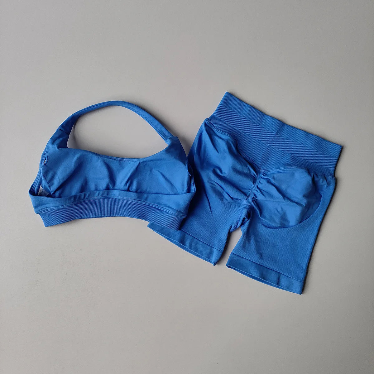 Conjunto de Yoga Feminino com Top Halter e Shorts de Cintura Alta, Ajuste Justo e Versátil para Fitness e Esportes