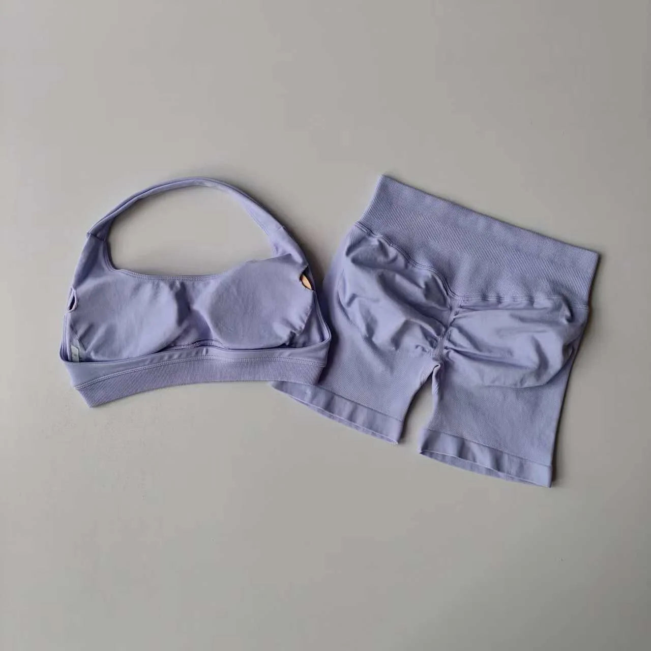 Conjunto de Yoga Feminino com Top Halter e Shorts de Cintura Alta, Ajuste Justo e Versátil para Fitness e Esportes