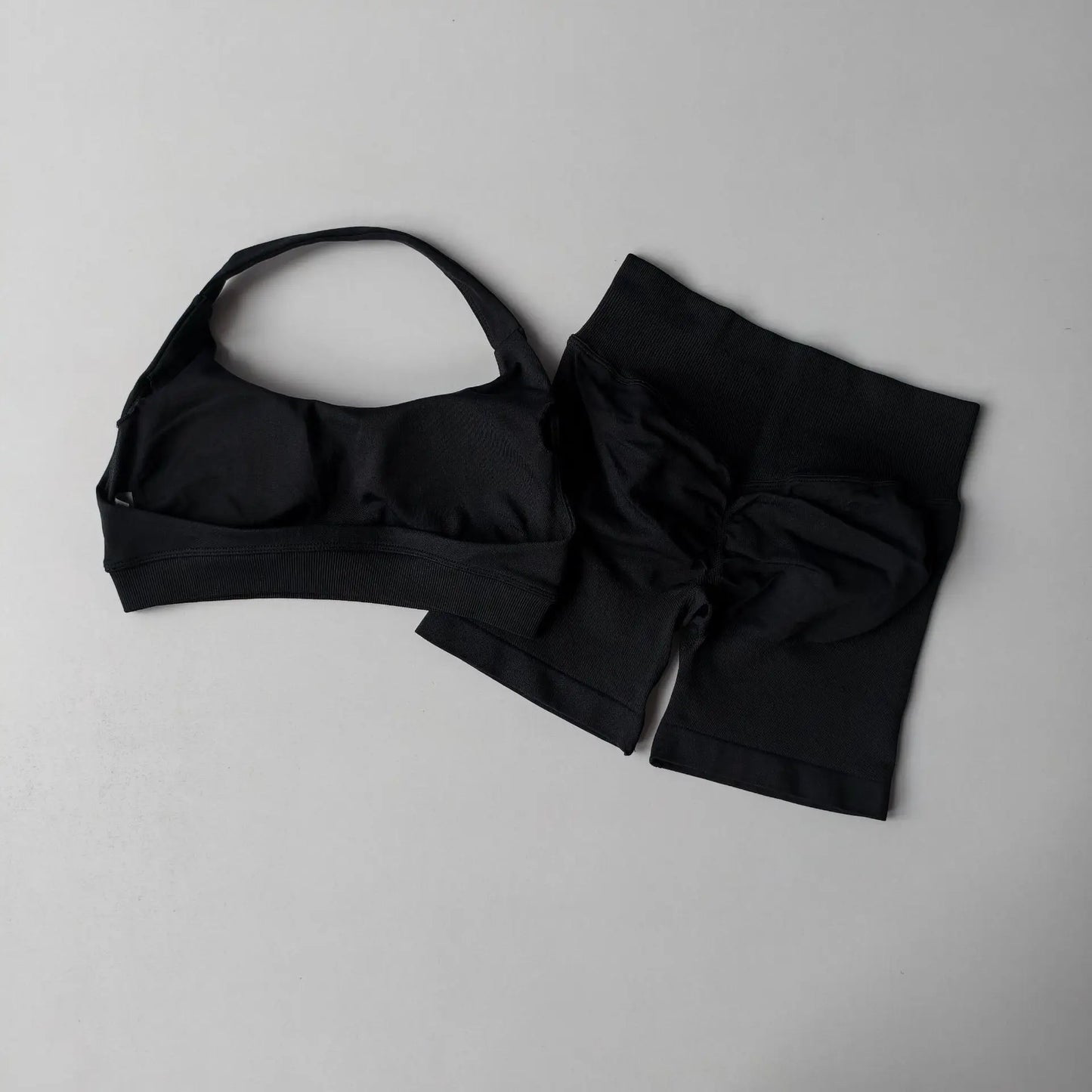 Conjunto de Yoga Feminino com Top Halter e Shorts de Cintura Alta, Ajuste Justo e Versátil para Fitness e Esportes