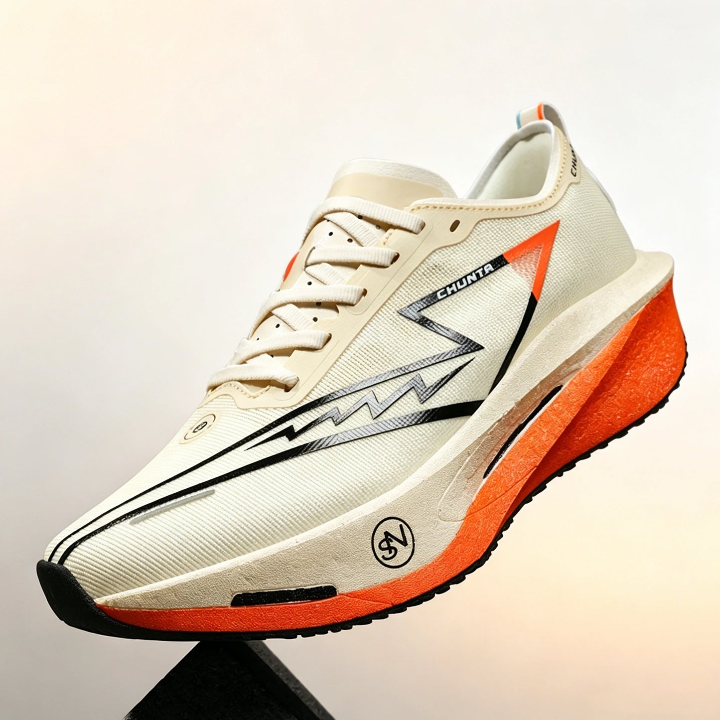 Tênis de corrida CHUNTA com placa de carbono e malha respirável para homens e mulheres, tênis esportivos para maratona com amortecimento e antiderrapantes.