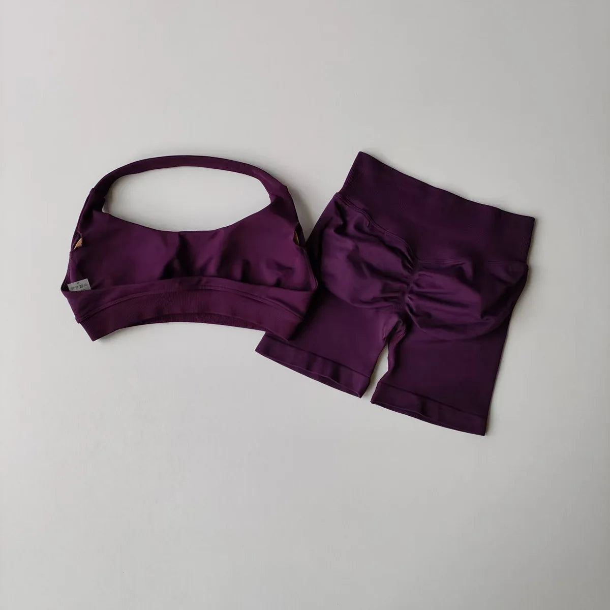 Conjunto de Yoga Feminino com Top Halter e Shorts de Cintura Alta, Ajuste Justo e Versátil para Fitness e Esportes