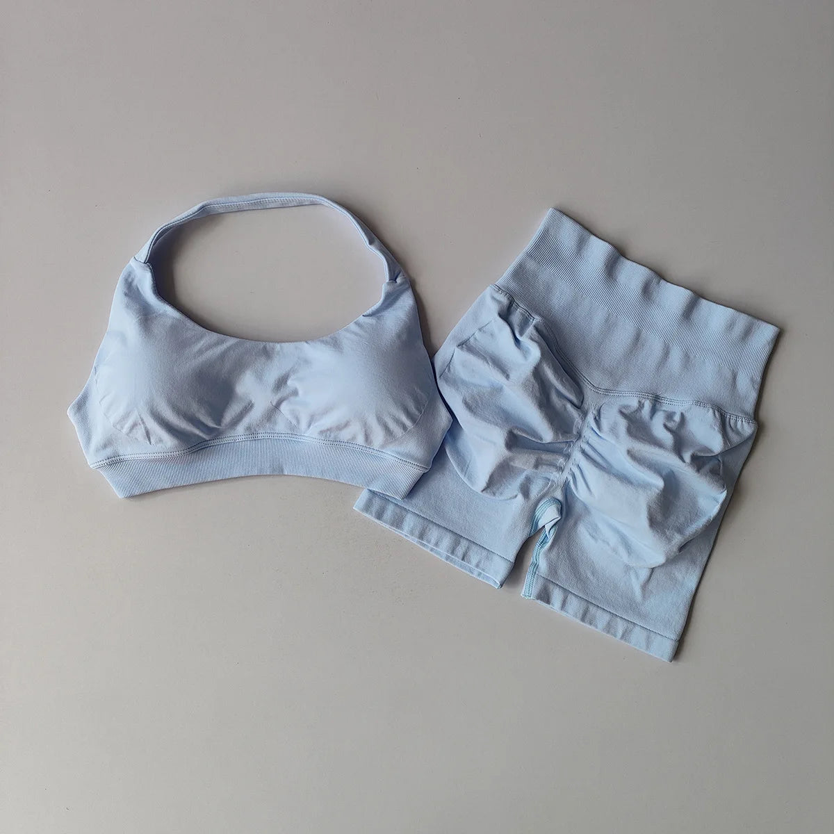 Conjunto de Yoga Feminino com Top Halter e Shorts de Cintura Alta, Ajuste Justo e Versátil para Fitness e Esportes