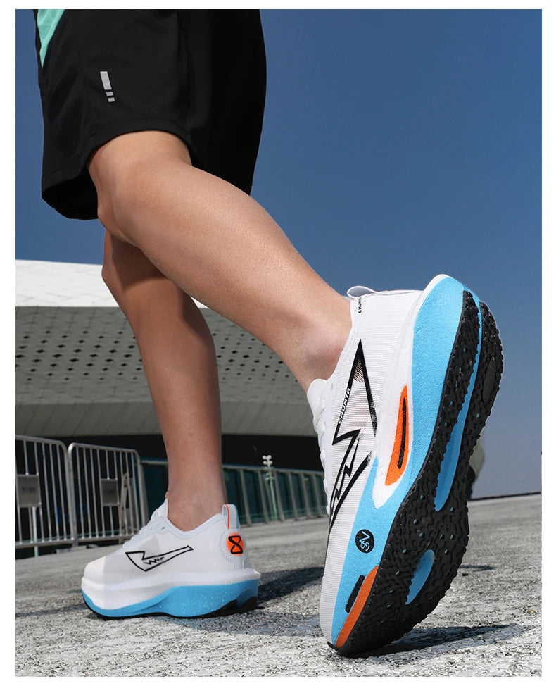 Tênis de corrida CHUNTA com placa de carbono e malha respirável para homens e mulheres, tênis esportivos para maratona com amortecimento e antiderrapantes.