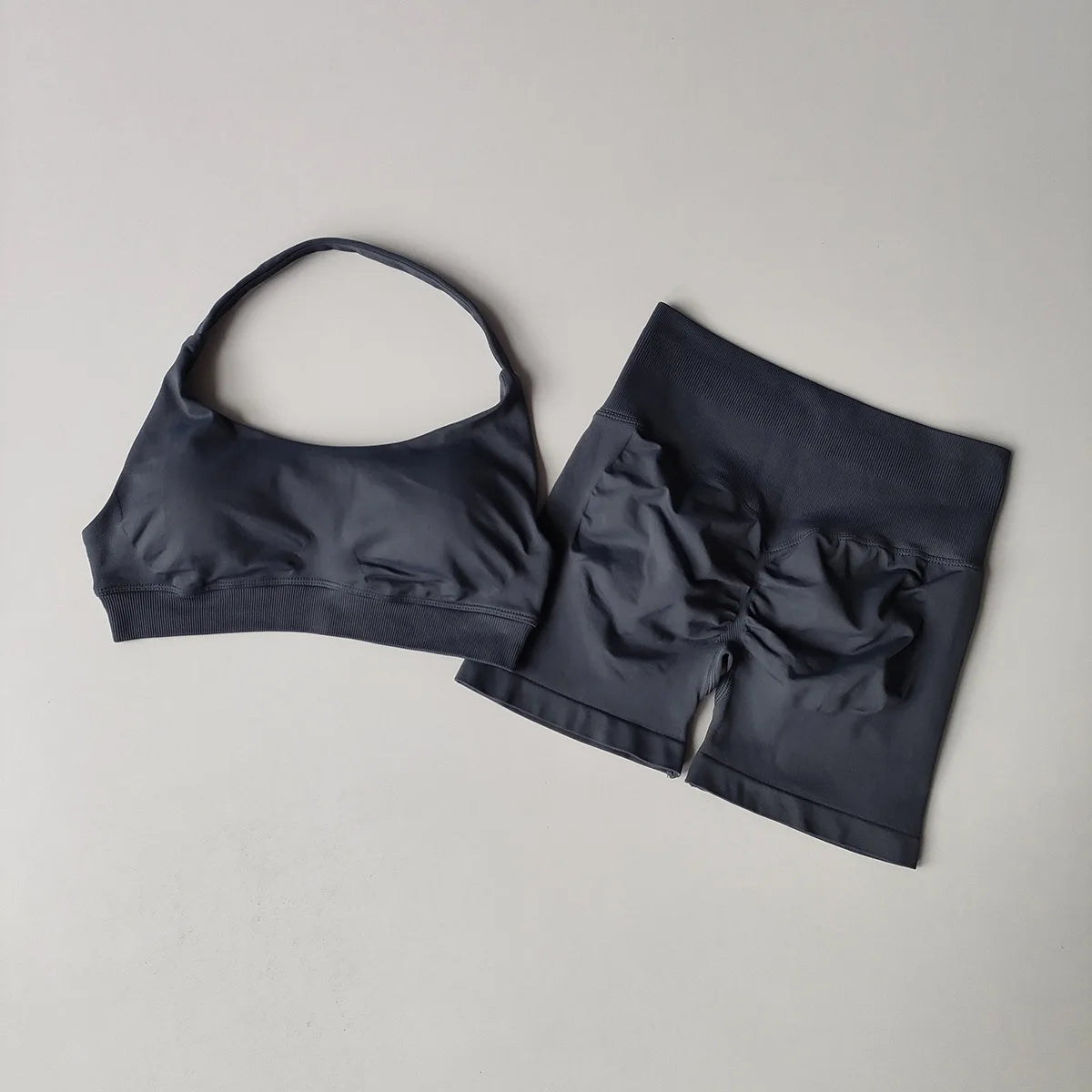 Conjunto de Yoga Feminino com Top Halter e Shorts de Cintura Alta, Ajuste Justo e Versátil para Fitness e Esportes